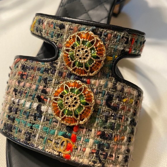 Chanel tweed and Leather sandals. - Picture 9 of 13